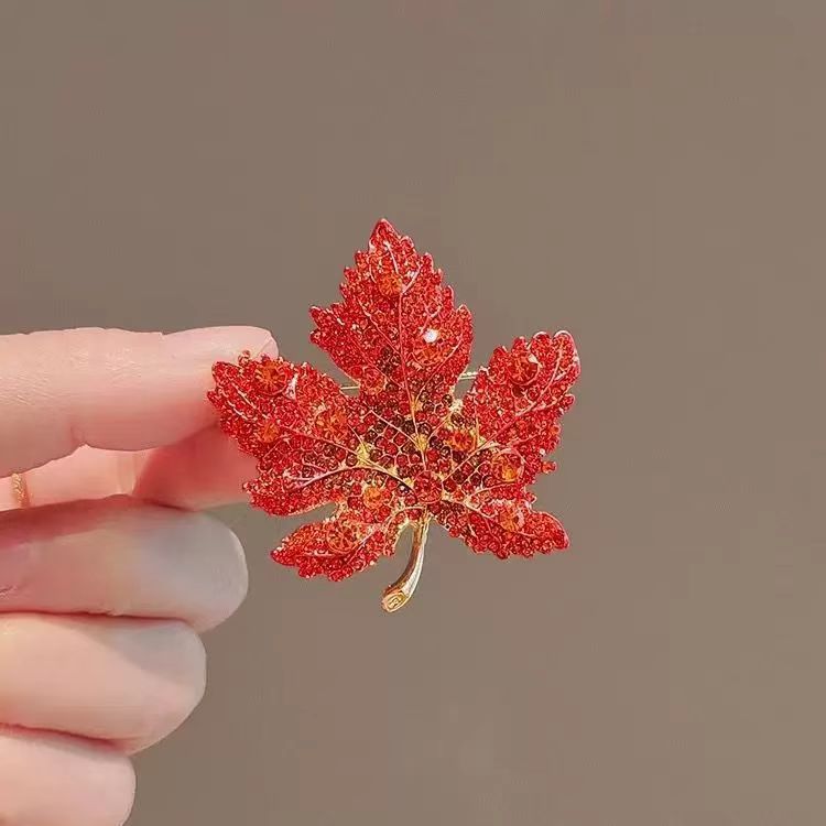 Light Luxury Full Diamond Maple Leaf Brooch High-end And Niche