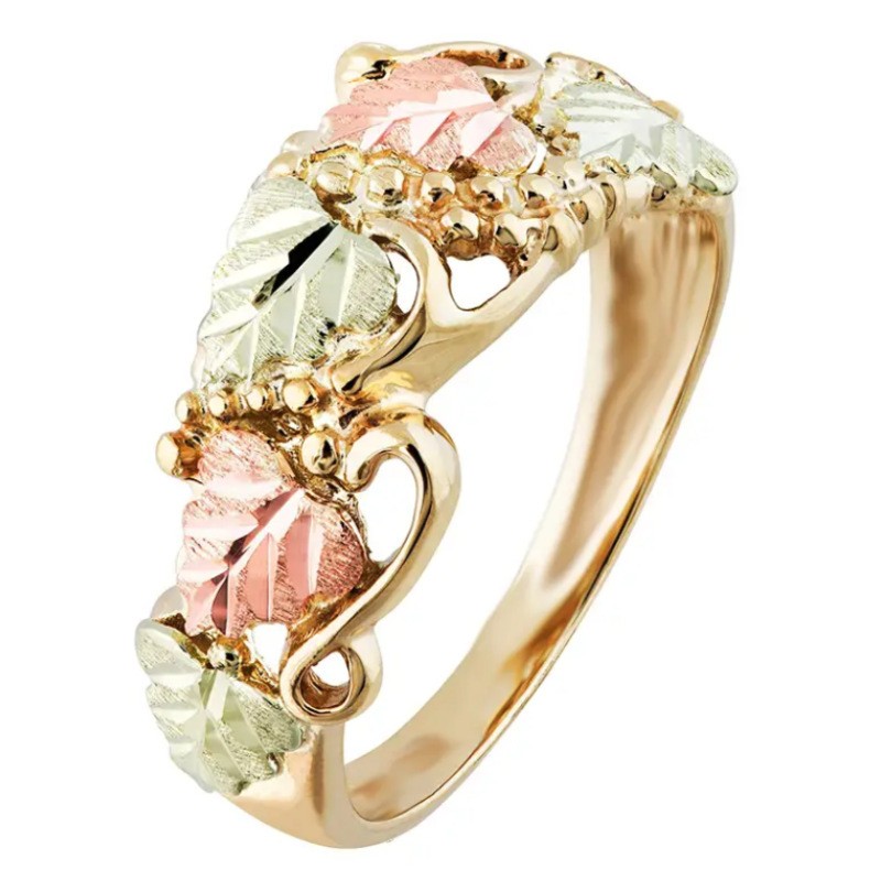 Elegant Leaf Design Ring Ornament