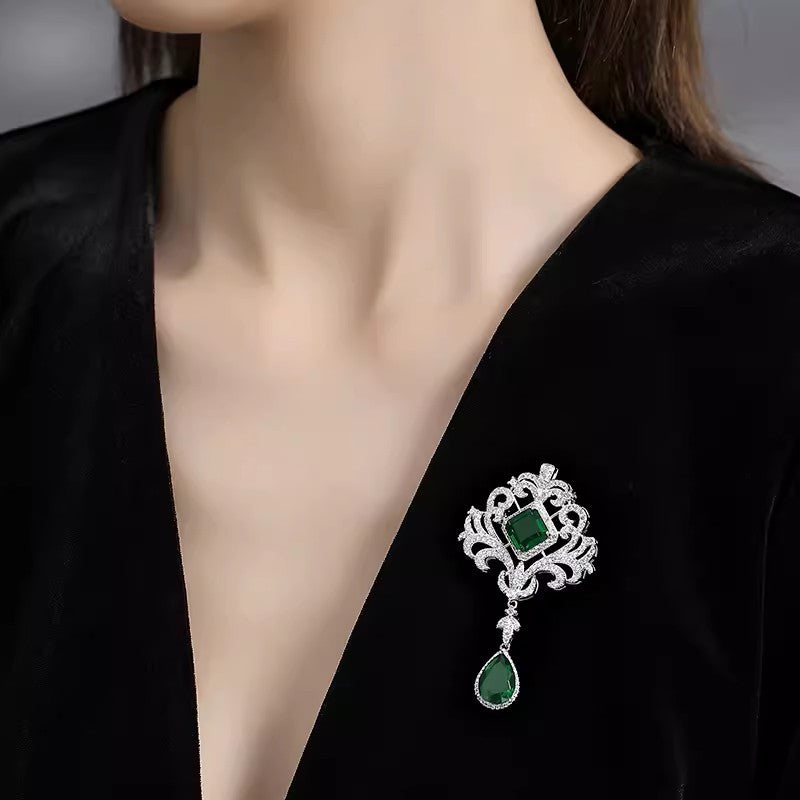 New Emerald Crystal Hollow-out Retro Court-style Brooch For Women